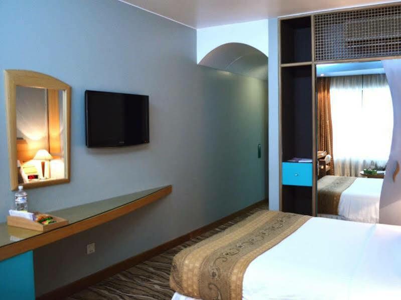 La Vinci Hotel Дака Екстериор снимка